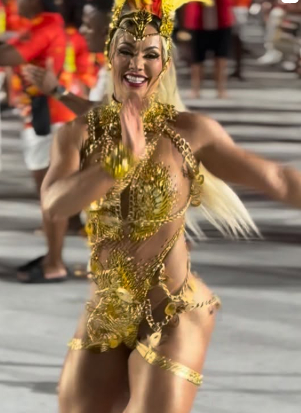 筋肉美女ムチムチボディーサンバダンサー外国人viviwnkler