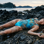 無人島性接待疑惑　瀬戸内・翡翠の檻――「現代版・青い体験」と、潮風に千切れたハイレグの残像。無人島に放たれた人魚たちの24時間